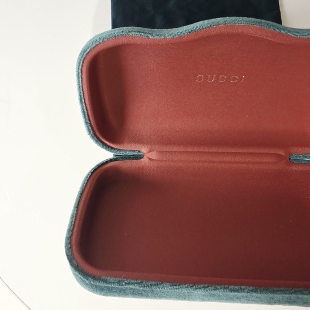 GUCCI Sunglasses Hard Case Green Velvet Dust Bag and White Cleaning Cloth - Picture 3 of 6